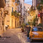 Ortigia Centro-silenzioso Vicino Il Tempio Di Apollo 시라쿠사